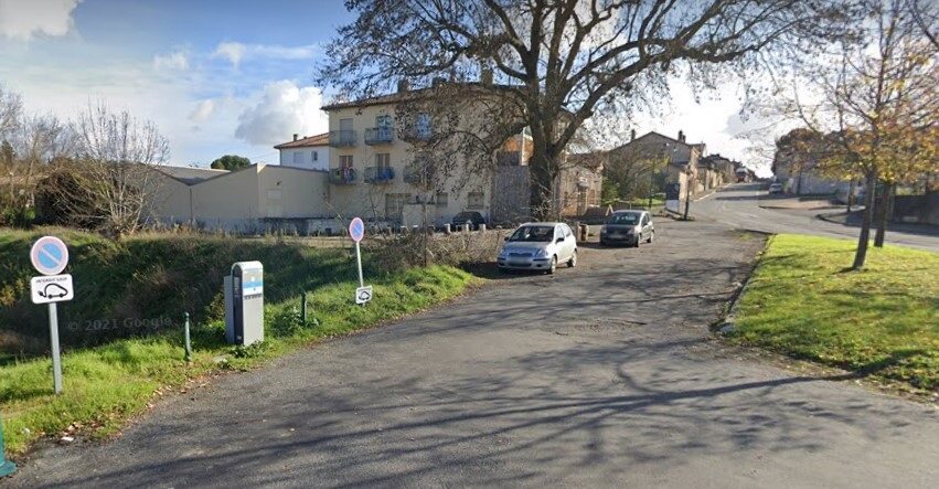 Borne de recharge électrique pour les véhicules